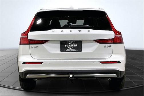 2024 Volvo V60 Cross Country B5 Ultimate