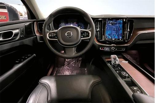 2023 Volvo XC60 B5 Ultimate Bright Theme