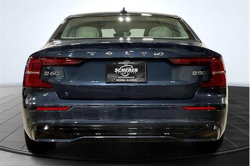 2024 Volvo S60 B5 Core Dark Theme