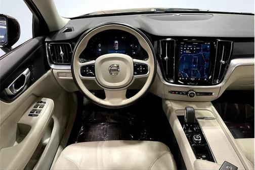 2024 Volvo S60 B5 Core Dark Theme