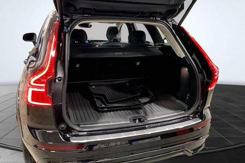 Onyx Black Metallic 2024 Volvo XC60 B5 Ultimate Dark Theme