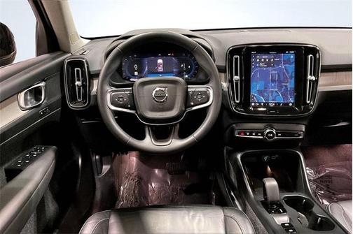 2024 Volvo XC40 B5 Core Bright Theme