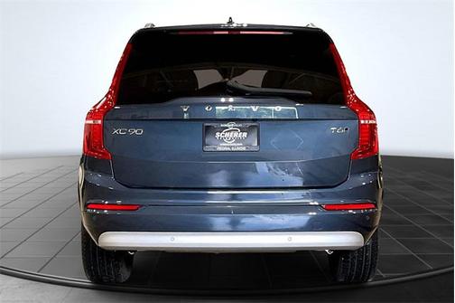 2022 Volvo XC90 T6 Momentum