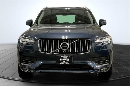 2022 Volvo XC90 T6 Momentum