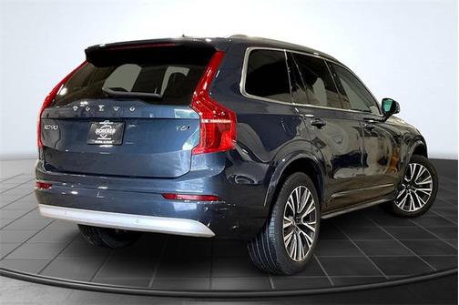 2022 Volvo XC90 T6 Momentum