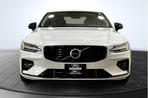 2022 Volvo S60 T5 Momentum