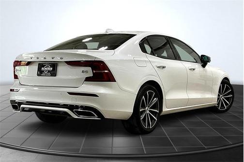 2022 Volvo S60 T5 Momentum