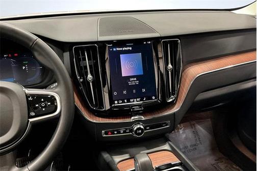 2024 Volvo XC60 Recharge Plug-In Hybrid T8 Plus Dark Theme