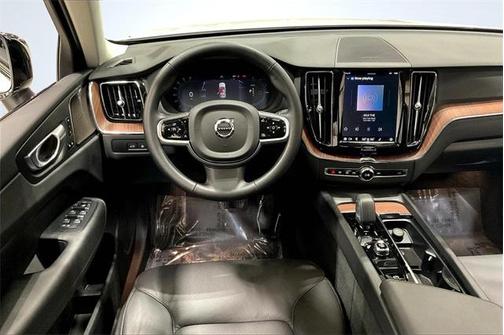 2024 Volvo XC60 Recharge Plug-In Hybrid T8 Plus Dark Theme