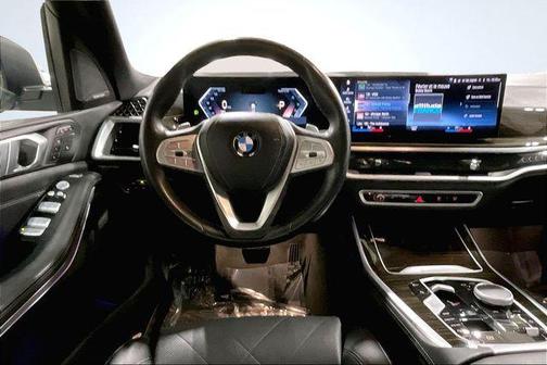 Mineral White Metallic 2023 BMW X7 xDrive40i