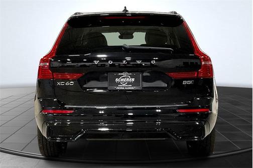 2023 Volvo XC60 B5 Plus Dark Theme