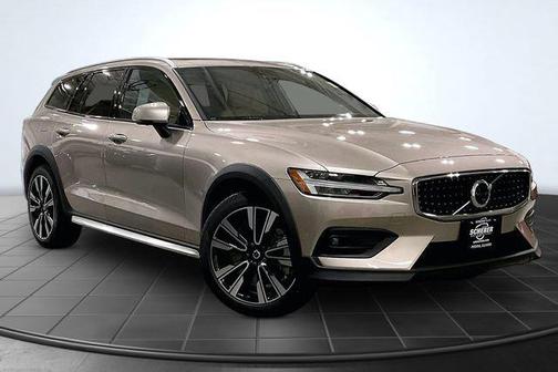 Bright Dusk Metallic 2026 Volvo V60 Cross Country Ultra, B5 AWD Gas (mild hybrid)