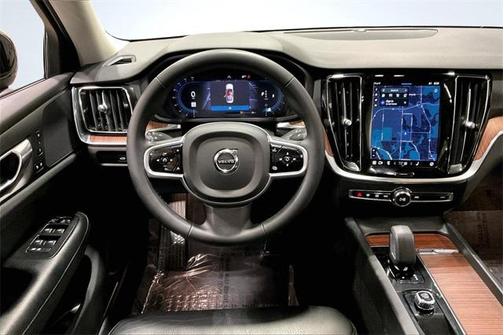 2023 Volvo S60 B5 Plus Dark Theme