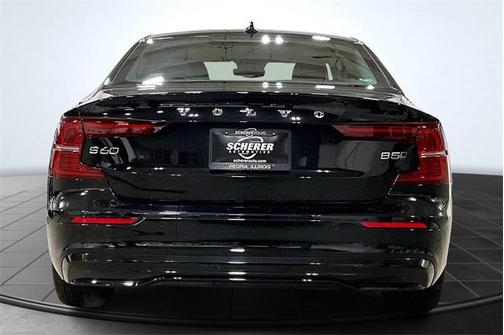 2023 Volvo S60 B5 Plus Dark Theme