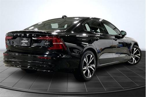 2023 Volvo S60 B5 Plus Dark Theme