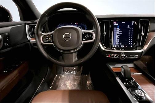 2025 Volvo V60 Cross Country Plus, B5 AWD Gas (mild hybrid)