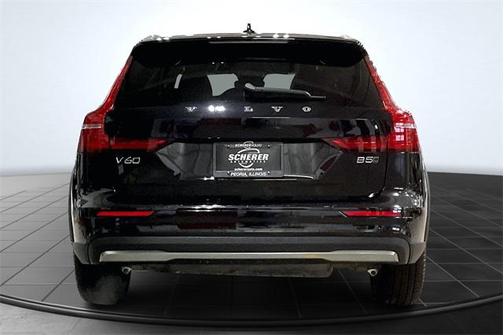 2025 Volvo V60 Cross Country Plus, B5 AWD Gas (mild hybrid)