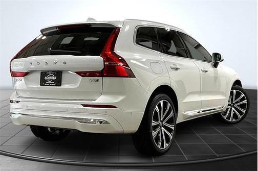 2023 Volvo XC60 B5 Ultimate Bright Theme