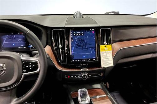 2023 Volvo XC60 B5 Ultimate Bright Theme