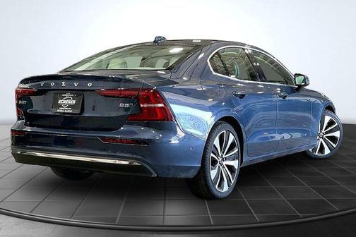 2023 Volvo S60 B5 Ultimate Bright Theme