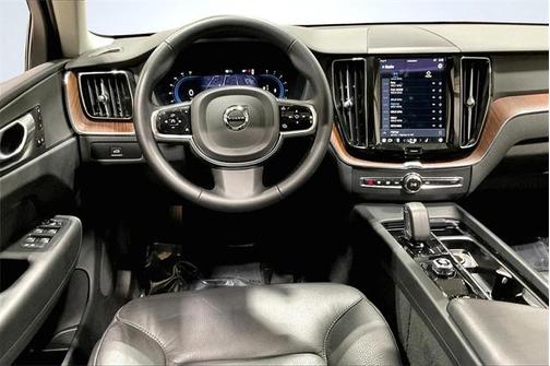 2024 Volvo XC60 B5 Plus Dark Theme