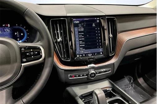 2024 Volvo XC60 B5 Plus Dark Theme