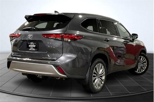 2022 Toyota Highlander Platinum