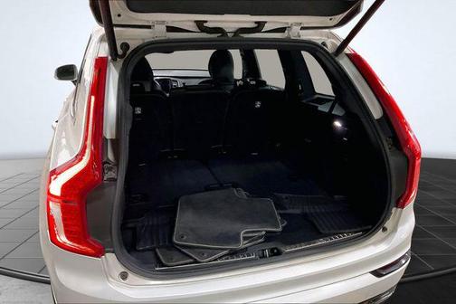 Crystal White Pearl Metallic 2019 Volvo XC90 T6 R-Design