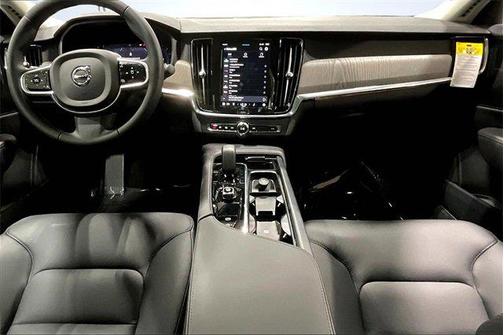 2025 Volvo S90 B6 Plus