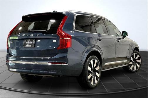 2023 Volvo XC90 Recharge Plug-In Hybrid T8 Ultimate Bright Theme 7-Seater