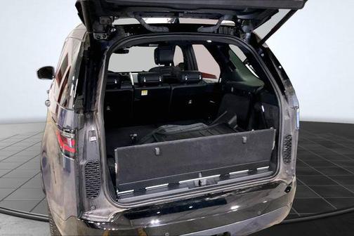 Gray 2024 Land Rover Discovery P300 Dynamic SE