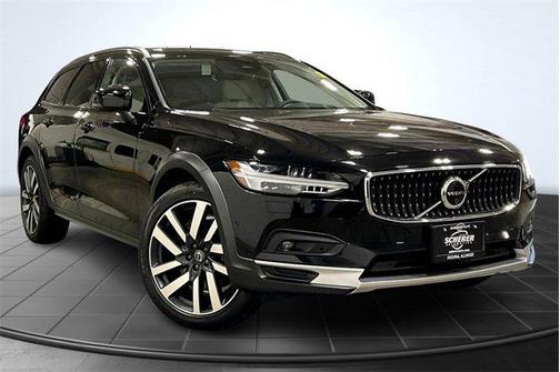 2025 Volvo V90 Cross Country B6 Ultra