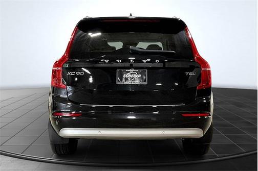 2022 Volvo XC90 T5 Momentum