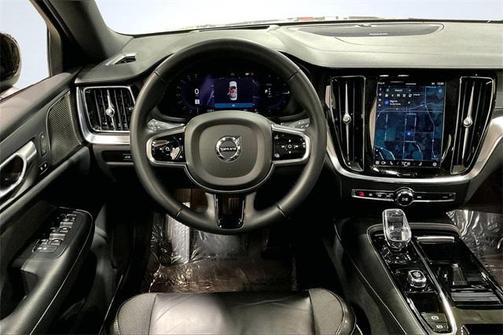 2024 Volvo S60 Recharge Plug-In Hybrid T8 Ultimate Dark Theme