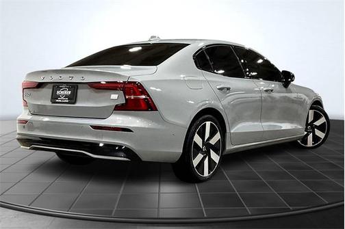 2024 Volvo S60 Recharge Plug-In Hybrid T8 Ultimate Dark Theme