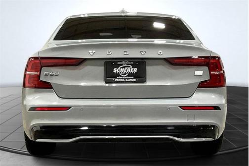 2024 Volvo S60 Recharge Plug-In Hybrid T8 Ultimate Dark Theme
