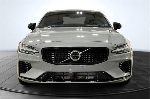 2024 Volvo S60 Recharge Plug-In Hybrid T8 Ultimate Dark Theme