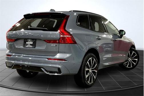 2023 Volvo XC60 B5 Plus Dark Theme