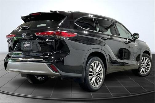 2021 Toyota Highlander Hybrid Platinum