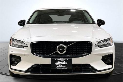 2023 Volvo S60 B5 Core Dark Theme