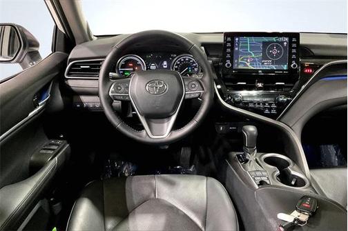 2022 Toyota Camry Hybrid XLE