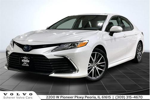 2022 Toyota Camry Hybrid XLE