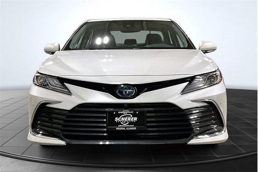2022 Toyota Camry Hybrid XLE