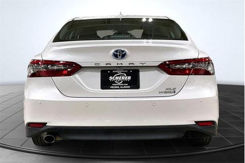 2022 Toyota Camry Hybrid XLE