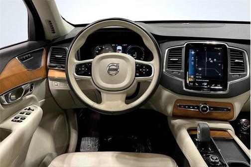 2022 Volvo XC90 Recharge Plug-In Hybrid T8 Inscription Expression 6 Passenger