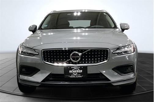 2025 Volvo V60 Cross Country B5 Plus