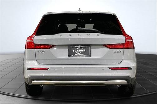2025 Volvo V60 Cross Country B5 Plus