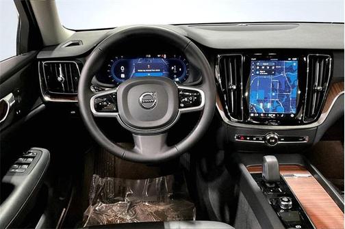 2025 Volvo V60 Cross Country B5 Plus