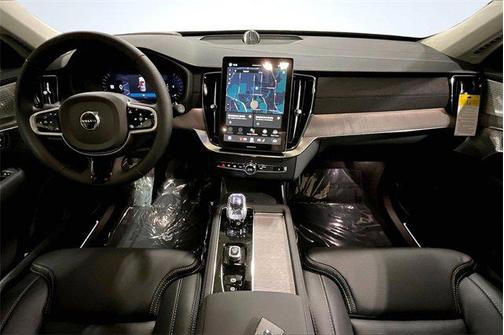 2026 Volvo XC90 Ultra Dark Theme, B6 AWD Gas (mild hybrid), Gasoline, 7 Seats