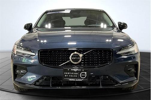 2024 Volvo S60 B5 Core Dark Theme
